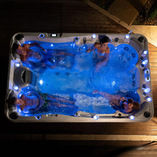 Wellis PeakLife Olympus hot tub - lifestyle