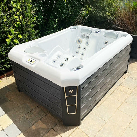 WELLIS Manhattan Life hot tub