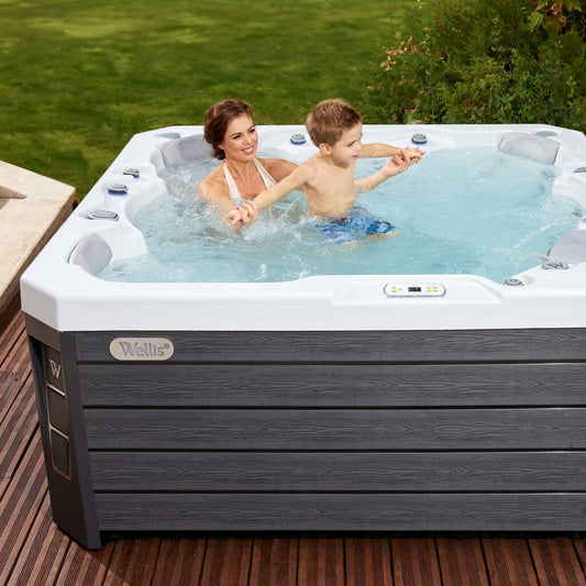 WELLIS Prague Life hot tub